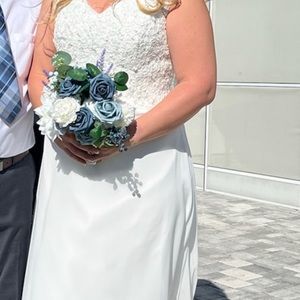 Ivory color wedding dress. Size 16w